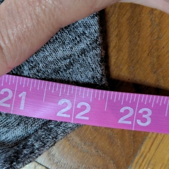 Green Envelope Large Black & Gray Cozy V-Neck‎ Sweater - Picture 8 of 8